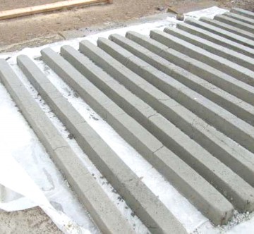 Au furat 50 de stâlpi de beton de la o fermă din Mircea Vodă